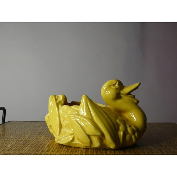 Rare Mid Century Modern McCoy Vase - Picture 3 of 5